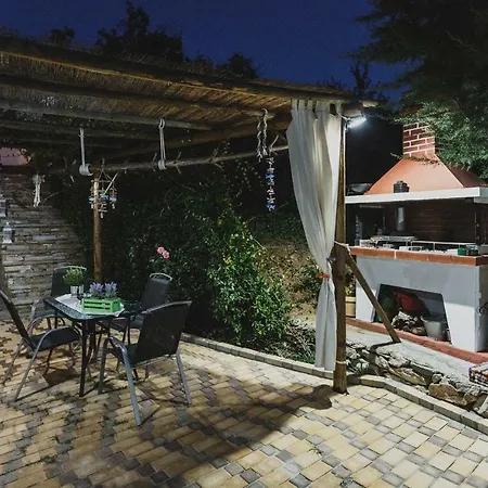 Lenti Street House Kallirakhi