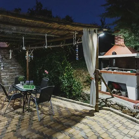 Lenti Street House Kallirakhi