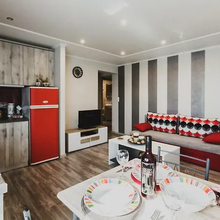 Lenti Street House
