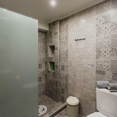 Lenti Street House شقة *