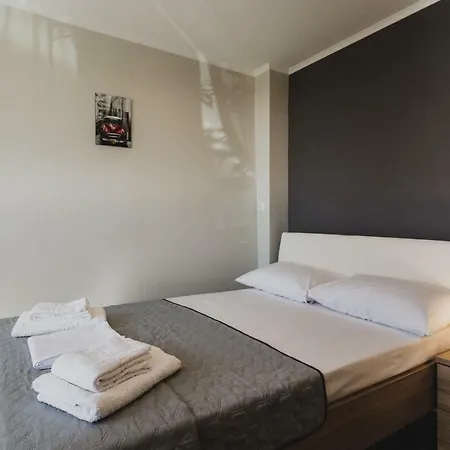 Lenti Street House شقة *