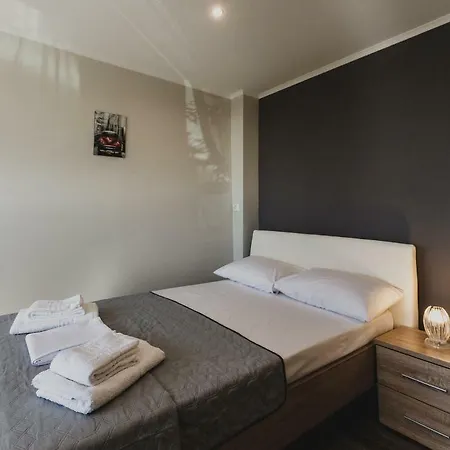 Lenti Street House شقة *